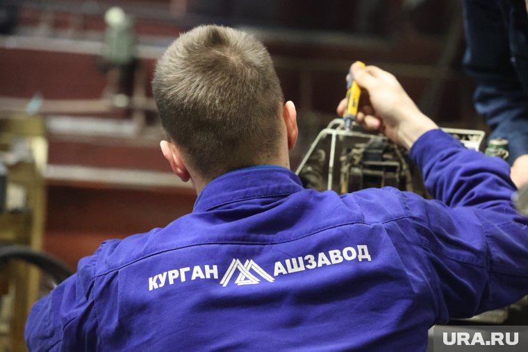 Студенты из Тюмени познакомились с курганским военным заводом