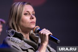 Актриса находится за границей