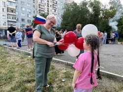 Праздник двора провели на Ворошилова в честь Дня России