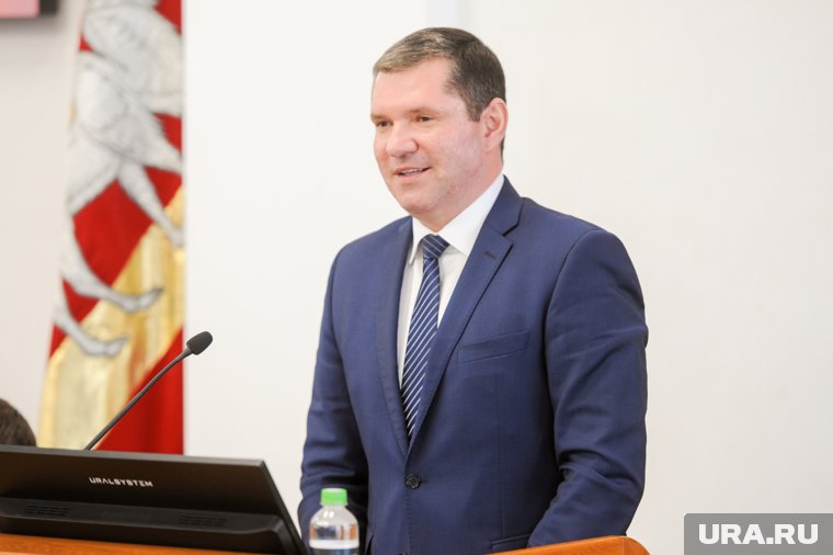 Спикер гордумы Буяков отметил, что участок предназначен под строительство школы на 1500 мест