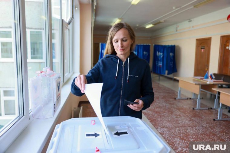 Председатель Думы города Ноябрьска Алла Умецкая проголосовала на выборах  