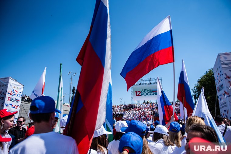 По словам Лопатиной, рабочий день 11 июня будет сокращенным в честь праздника 
