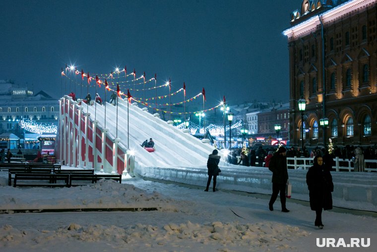 В новогодние праздники с детьми можно отправиться на горку