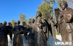 Семь архангелов на пилонах будут держать сферу, символ мироздания