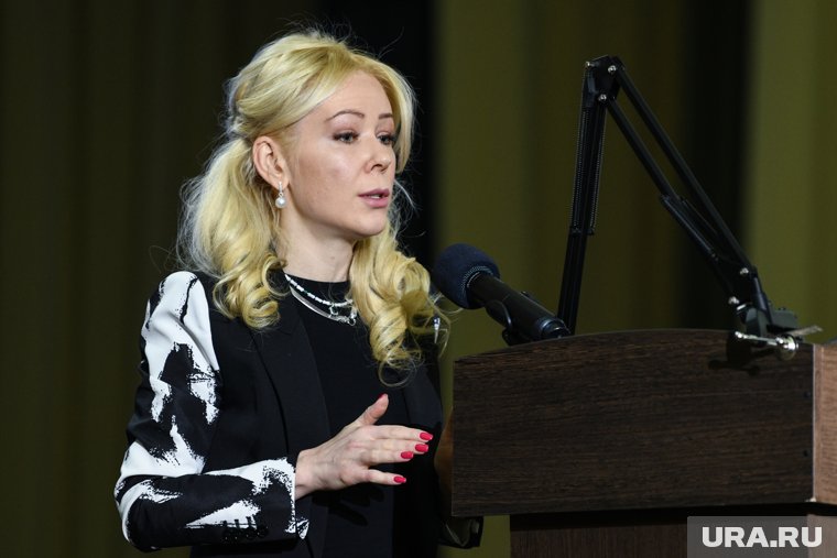 Мизулина прилетела в Екатеринбург 19 июня