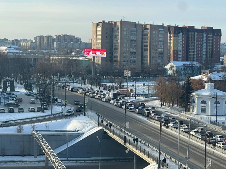 Пробка возникла на подъезде к тюменскому ЖД вокзалу