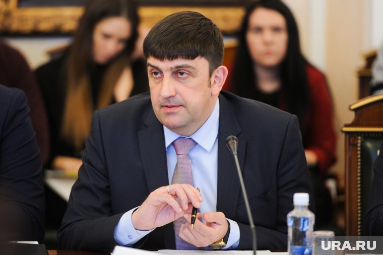 Максим Пекарский получил медаль от Алексея Текслера