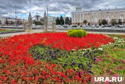 В горсаду много цветов