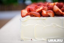 Врач отмечает, что ягоды и темный шоколад необходимо употреблять, чтобы медленней стареть