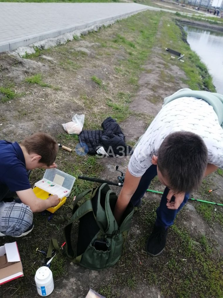 Дети приходят с удочками, термосами и прикормкой в новый парк