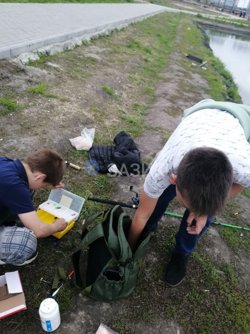 Дети приходят с удочками, термосами и прикормкой в новый парк