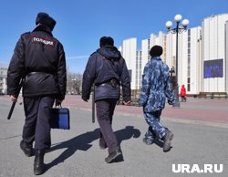 Силовики закончили учения возле курганской филармонии