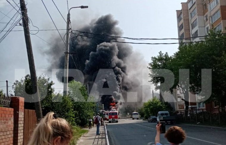 Судя по этим кадрам, автобус полностью сгорел