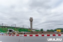 Одновременно для автомобилистов открыт правый тоннель на улице Углеуральской (по направлению к ДКЖ)