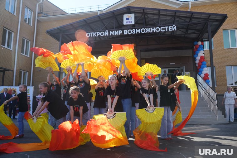 Новую школу в селе Лопатино открыли на месте старой, снесенной в 2021 году