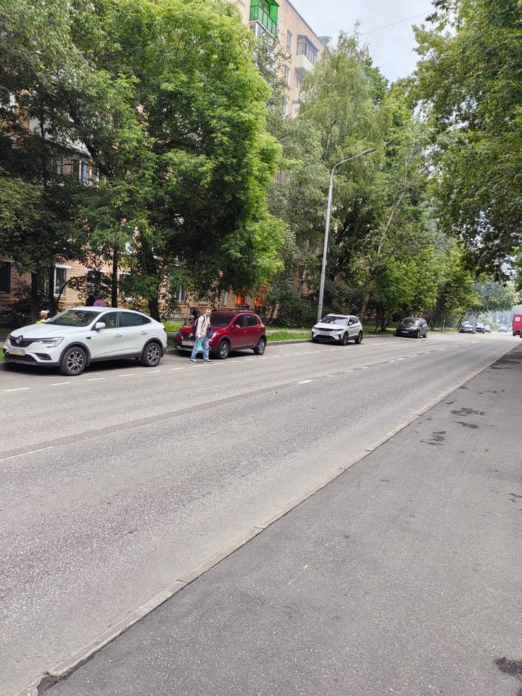 На первом этаже дома на севере Москвы произошел взрыв и пожар
