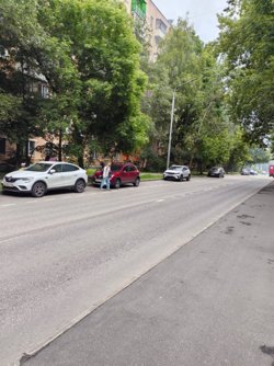 На первом этаже дома на севере Москвы произошел взрыв и пожар