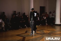 Дулатов работает моделью для крупных международных брендов