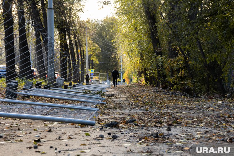 Забор мешал пройти горожанам