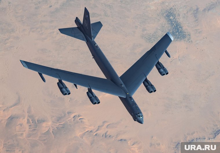 B-52 неоднократно устанавливал рекорды дальности полета