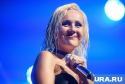 На шоу Клава Кока исполнила песню «Сдавайся» Сергея Лазарева