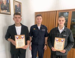 Подполковник полиции Степан Сметанкин выразил благодарность двум школьникам: Арсению Пашкову и Артему Фортуне
