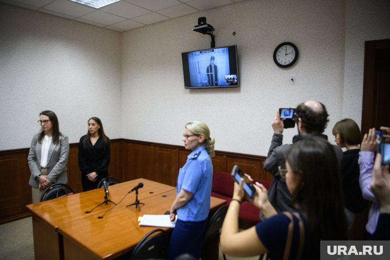 Заседание прошло в закрытом режиме, журналистов пустили лишь на оглашение
