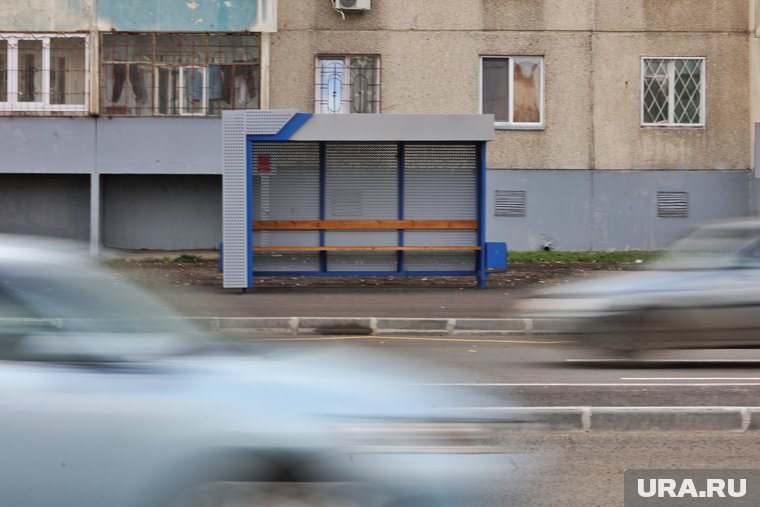 Вартовчанину стало плохо на остановке, но ему никто не помог