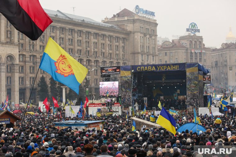 В Киеве на Майдане родственники бойцов ВСУ вышли на митинг (архивное фото)