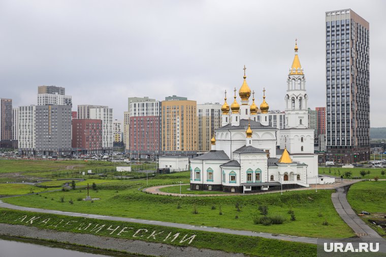 Администрация расположена около храма