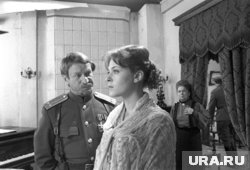 Краско начал карьеру как офицер-артиллерист, однако затем все же решил исполнить свою мечту - стать актером