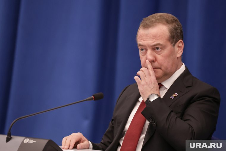 Дмитрий Медведев пригрозил, что в случае провокаций Зеленского на 9 мая, следующий день для Киева может не наступить вовсе