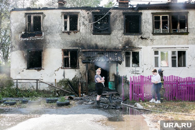 Жильцы сгоревшего дома в Игриме целый год добиваются квартир или компенсаций от местных властей (архивное фото)                           