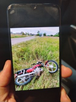 Все трое детей на мопеде улетели в кювет