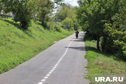 Велосипедистам больше негде отдохнуть - лавочки исчезли с велодорожки и переместились в центр города