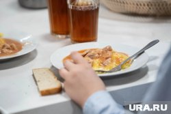 По словам диетолога, сильно горячая пища может вызвать раздражение кишечника