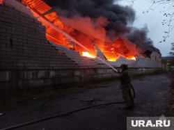 Пожар произошел в здании предприятия