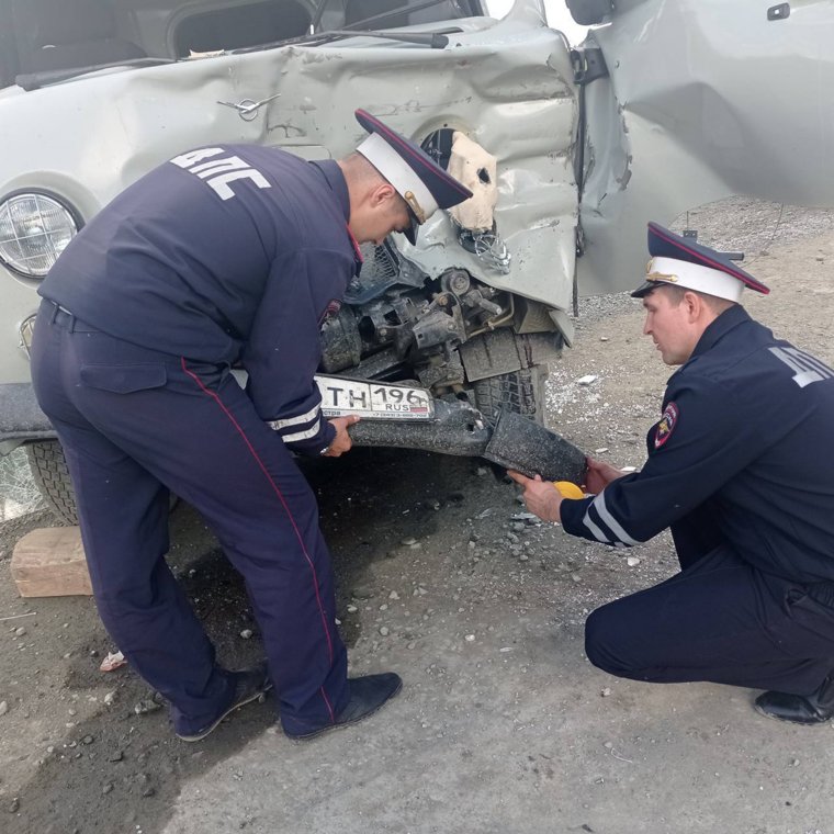 Повреждения на "Буханке" после ДТП