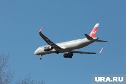 «У компании ничего с собой нет»: пассажиры пытались спасти умершую в самолете из Екатеринбурга