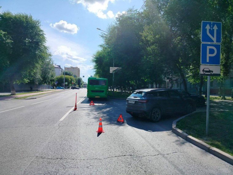 Место ДТП, в котором пострадали три пассажира автобуса