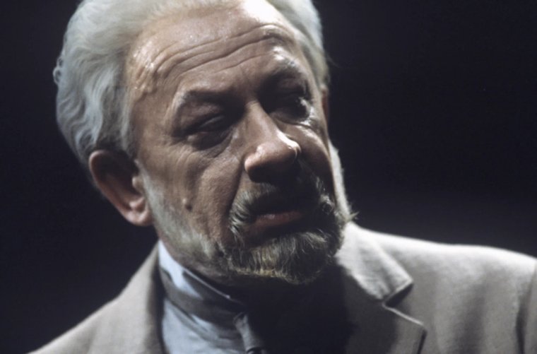 В конце 1980-х у актера начались проблемы с сердцем, он пережил сердечный приступ