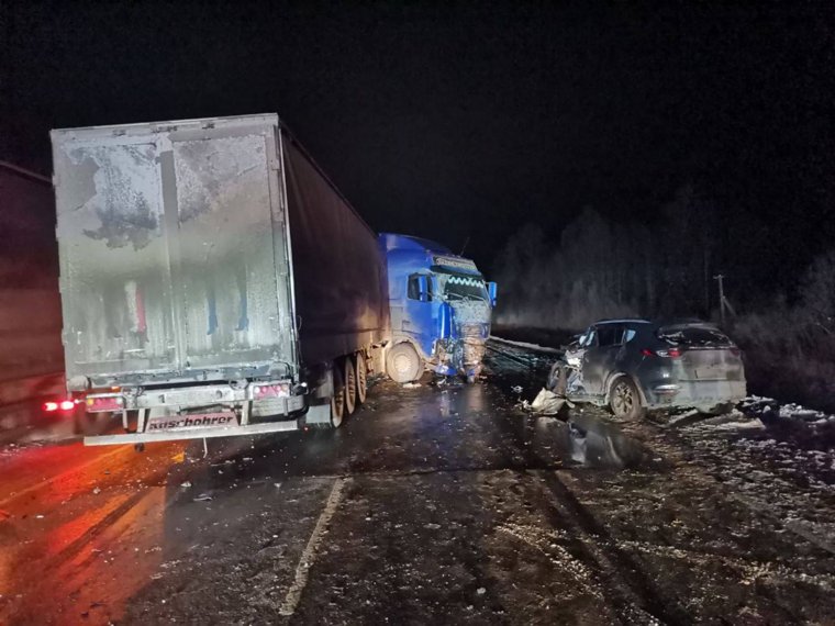 Водитель грузовика не пострадал