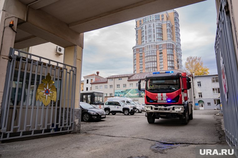 На месте пожара в Подмосковье слышны взрывы