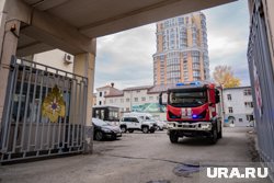 На месте пожара в Подмосковье слышны взрывы