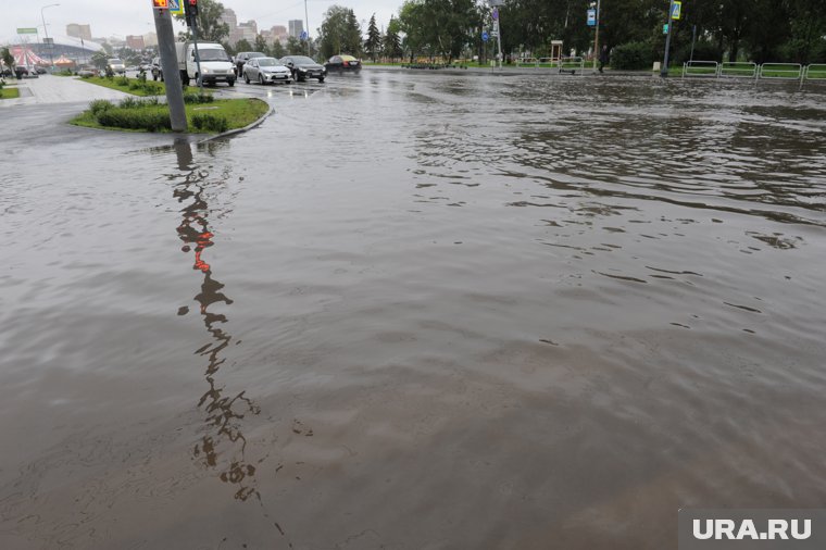 Сейчас всем потребителям уже восстановлена подача воды