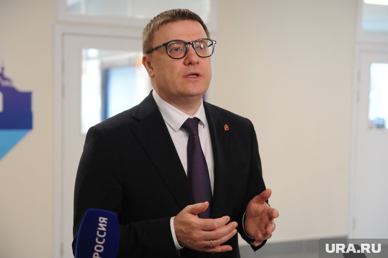 Алексей Текслер при осмотре лицея заметил ошибку в дате начала правления Рюриковичей