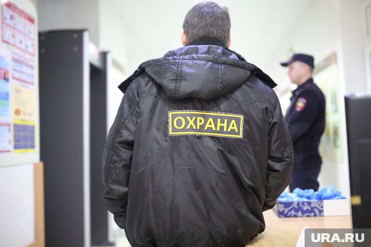 Частный охранник выиграл спор о зарплате на 900 тысяч рублей у фирмы