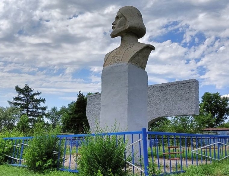 Памятник основателю Куртамыша