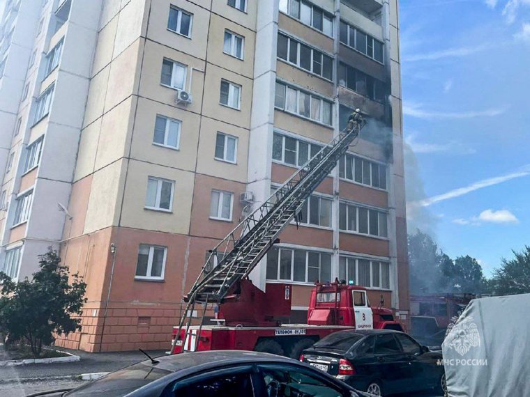 В Шадринске пожарные тушили пожар в многоэтажке