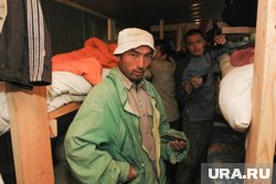 Двум мигрантам выдали разрешение на проживание в РФ